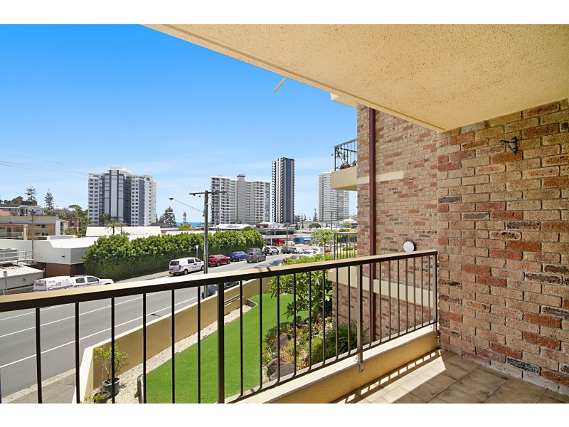 2/18 Lanham Street, Coolangatta QLD 4225