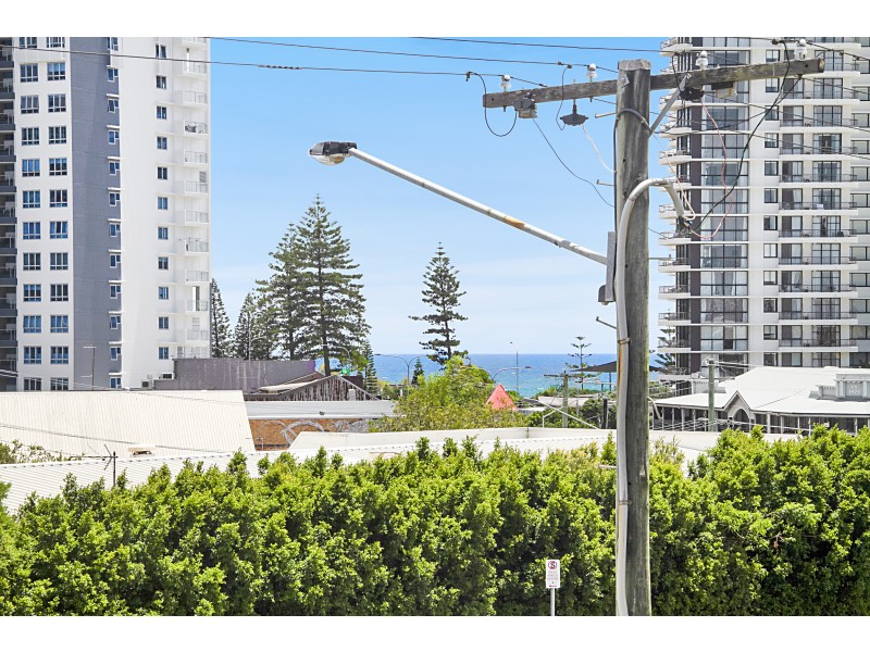 2/18 Lanham Street, Coolangatta QLD 4225