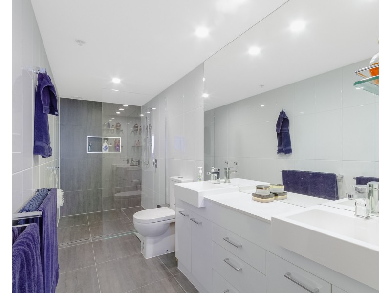 1105/3 McLean Street, Coolangatta QLD 4225