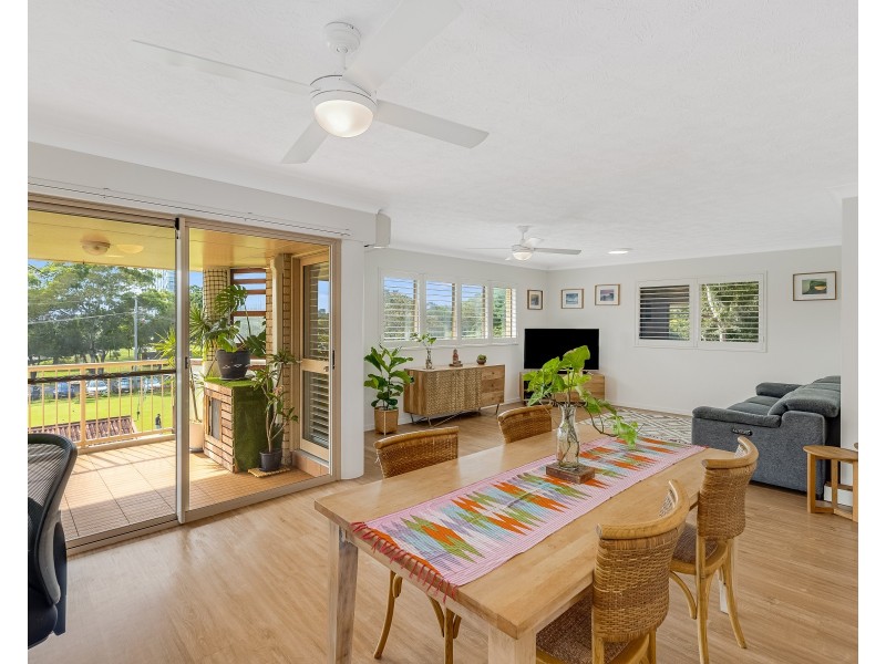 8/18 Dutton Street, Coolangatta QLD 4225