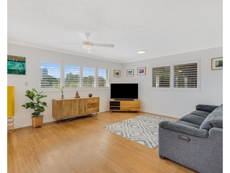 8/18 Dutton Street, Coolangatta QLD 4225