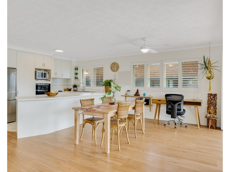 8/18 Dutton Street, Coolangatta QLD 4225