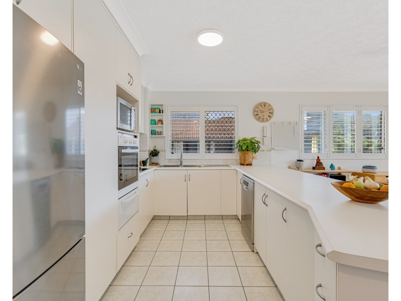 8/18 Dutton Street, Coolangatta QLD 4225