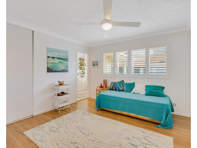 8/18 Dutton Street, Coolangatta QLD 4225