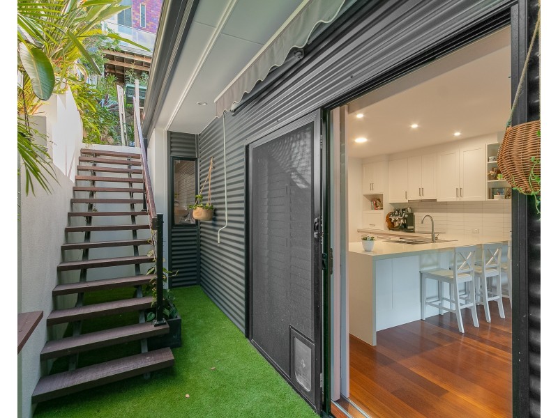 1/2057 Gold Coast Highway, Miami QLD 4220