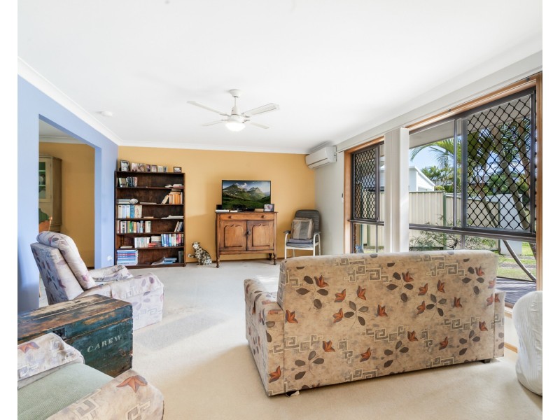 8 Oakland Court, Burleigh Waters QLD 4220