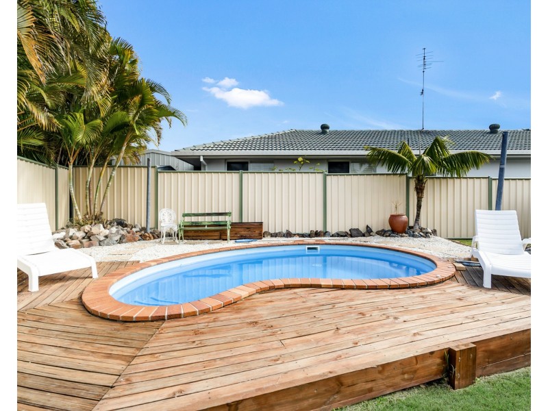 8 Oakland Court, Burleigh Waters QLD 4220