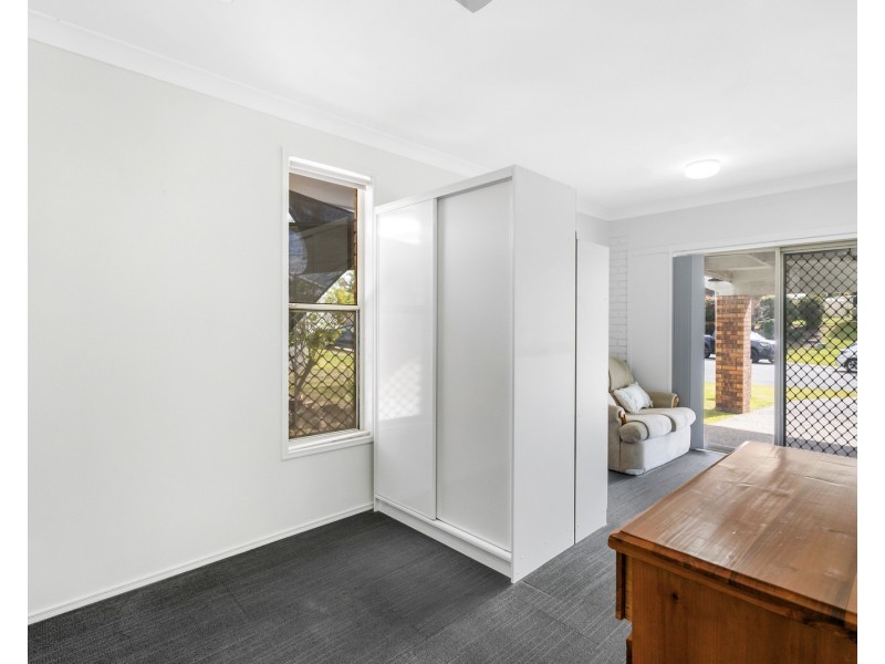 8 Oakland Court, Burleigh Waters QLD 4220