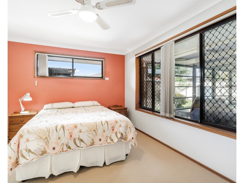 8 Oakland Court, Burleigh Waters QLD 4220