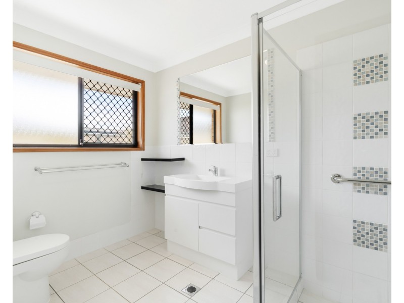 8 Oakland Court, Burleigh Waters QLD 4220