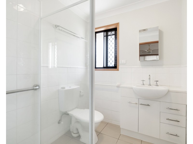 8 Oakland Court, Burleigh Waters QLD 4220