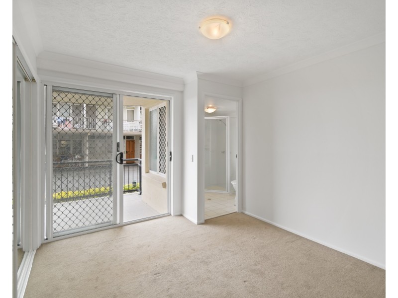 2/80 Pacific Parade, Bilinga QLD 4225