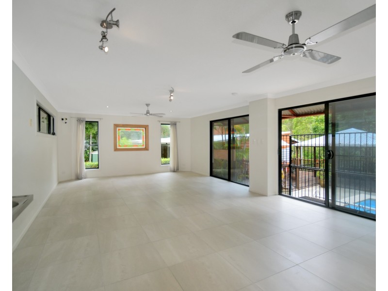 22 Evergreen Drive, Elanora QLD 4221