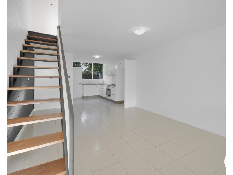 2/74A Pacific Parade, Bilinga QLD 4225