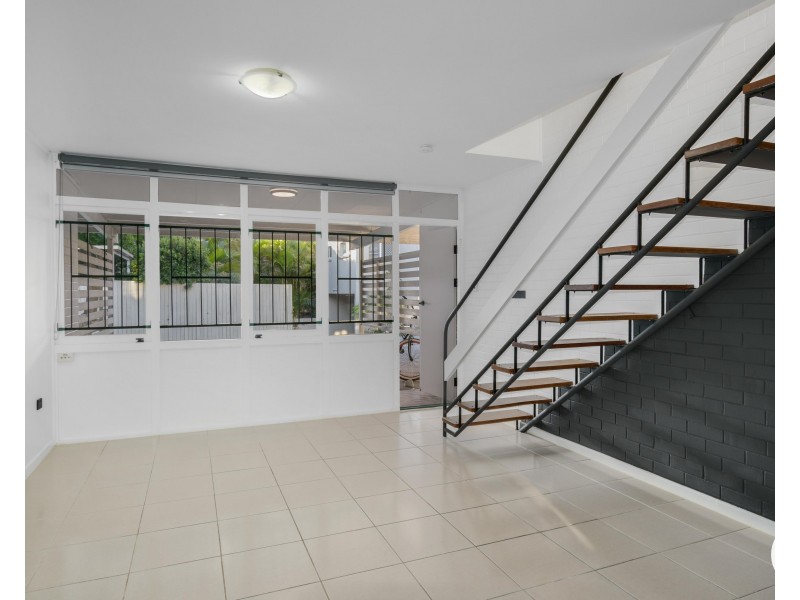 2/74A Pacific Parade, Bilinga QLD 4225