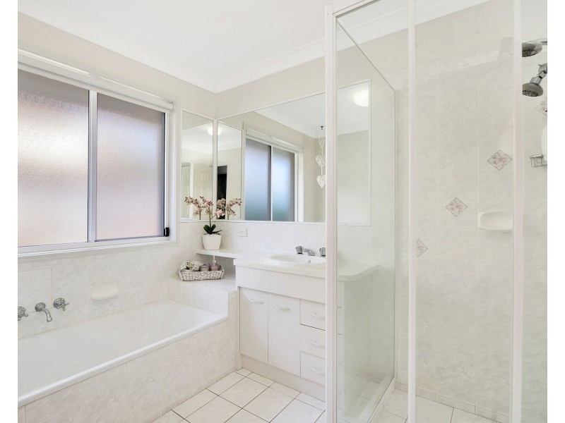 11 Cashel Crescent, Banora Point NSW 2486