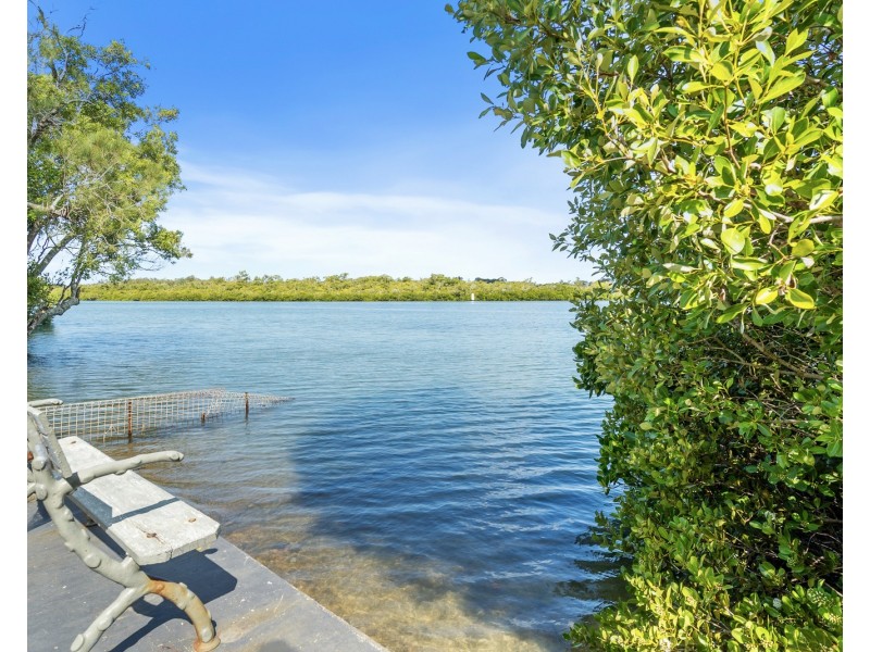 210 Kennedy Drive, Tweed Heads West NSW 2485