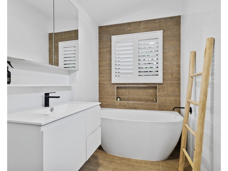 23 Broadwater Esplanade, Bilambil Heights NSW 2486