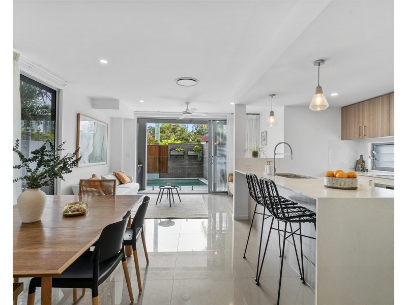 2/30 Coolangatta Road, Coolangatta QLD 4225