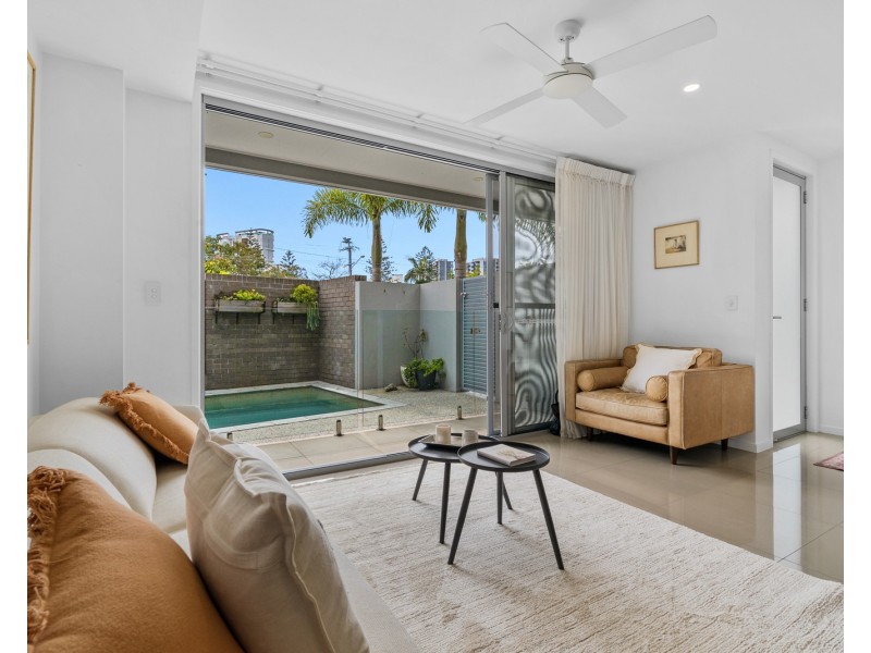 2/30 Coolangatta Road, Coolangatta QLD 4225