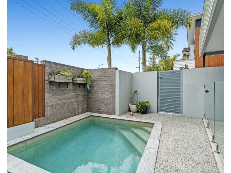 2/30 Coolangatta Road, Coolangatta QLD 4225