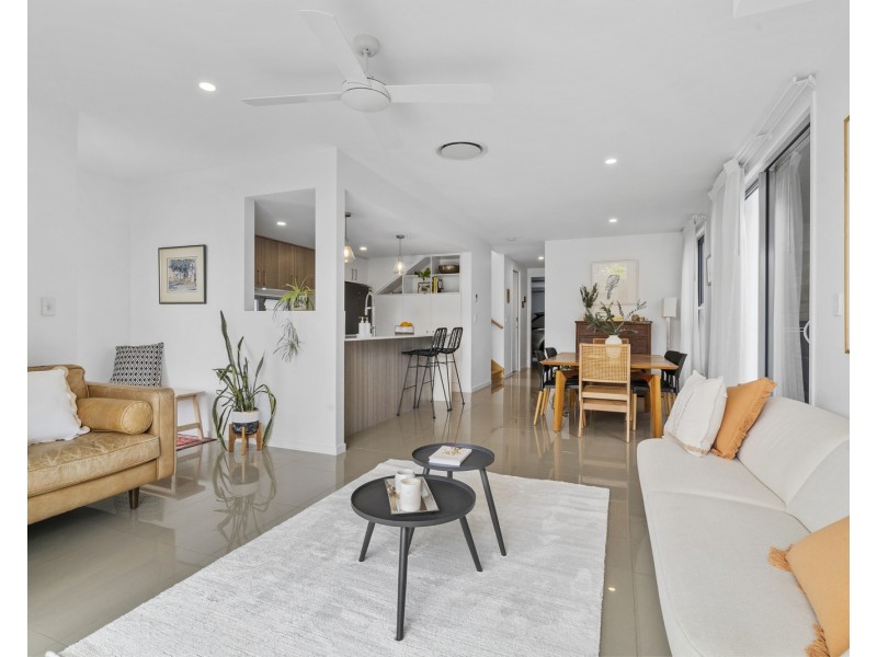 2/30 Coolangatta Road, Coolangatta QLD 4225