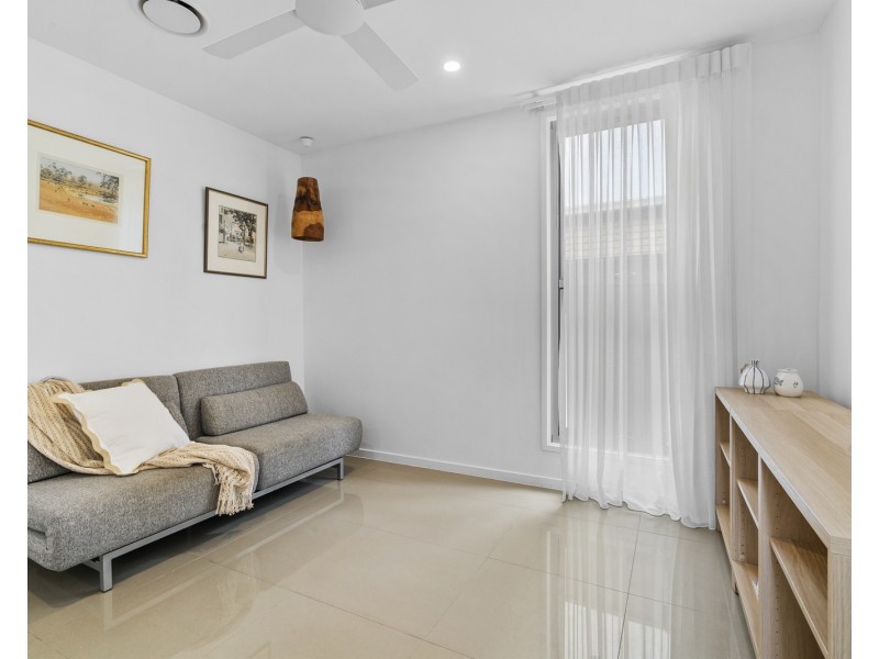 2/30 Coolangatta Road, Coolangatta QLD 4225