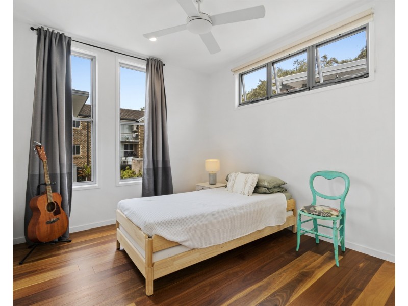 2/30 Coolangatta Road, Coolangatta QLD 4225