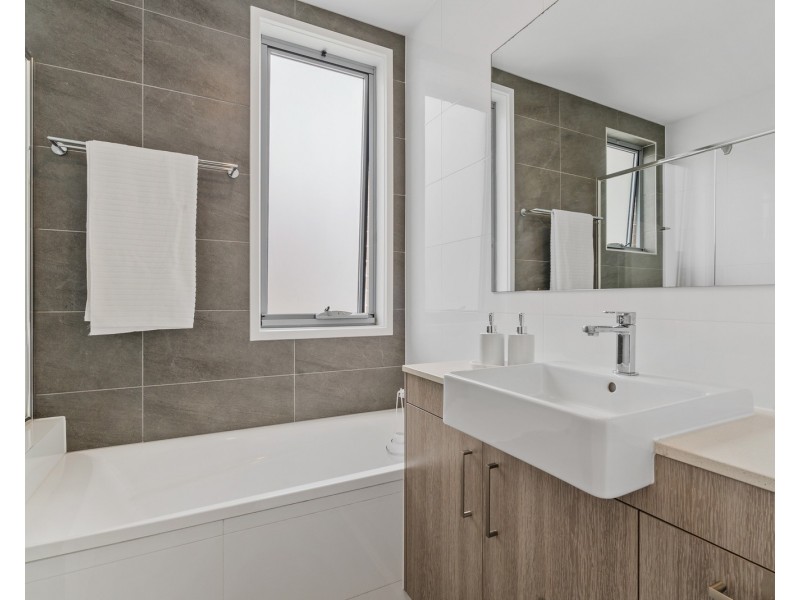 2/30 Coolangatta Road, Coolangatta QLD 4225