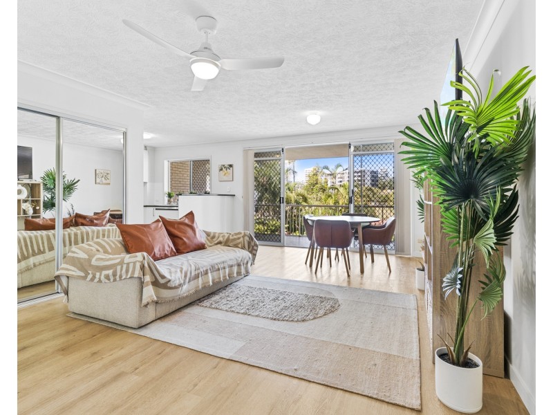 8/54 Dutton Street, Coolangatta QLD 4225