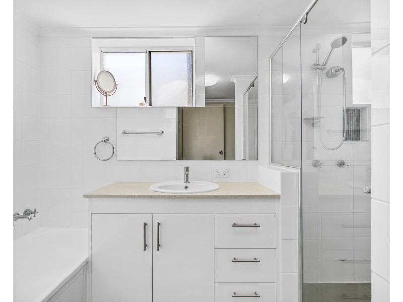 8/54 Dutton Street, Coolangatta QLD 4225