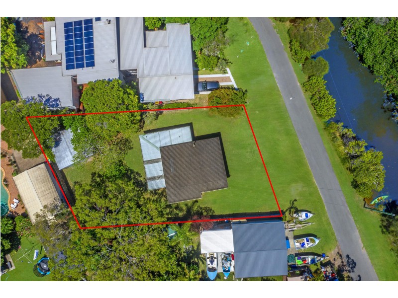 1 Wommin Lake Crescent, Fingal Head NSW 2487