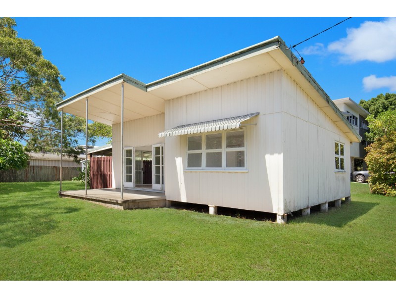 1 Wommin Lake Crescent, Fingal Head NSW 2487