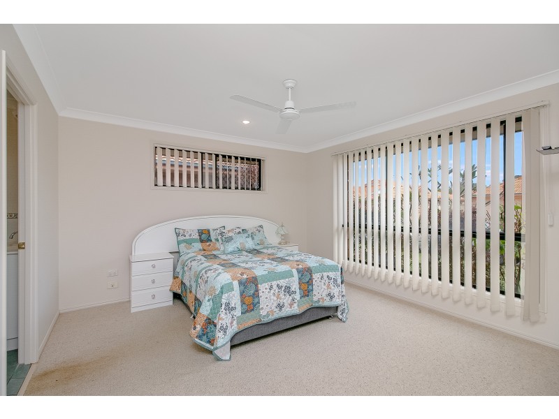 13 Narara Crescent, Banora Point NSW 2486