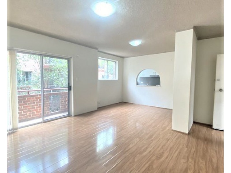 2/26 Hainsworth Street, Westmead NSW 2145