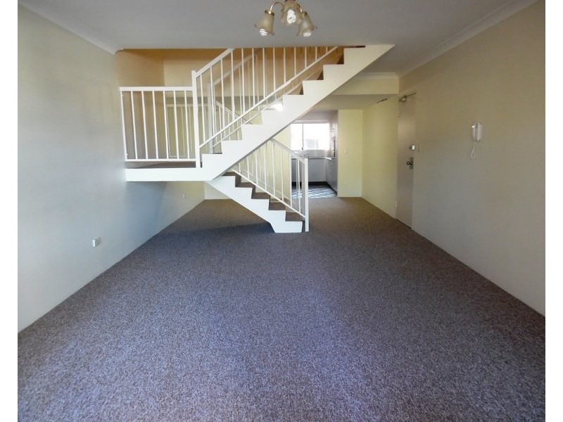 6/39-41 Windsor Road, Merrylands NSW 2160