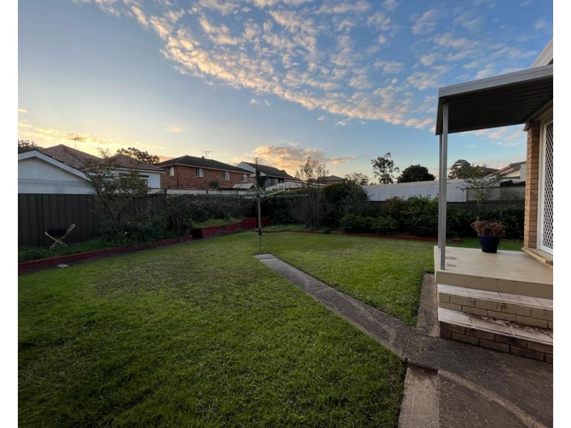 8 Vulcan Street, Guildford NSW 2161