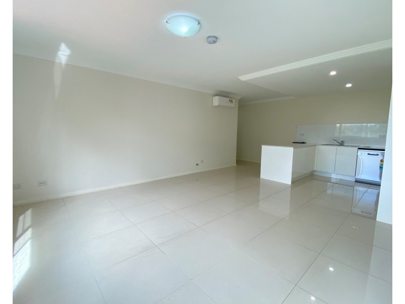 1/206-208 Burnett Street, Mays Hill NSW 2145