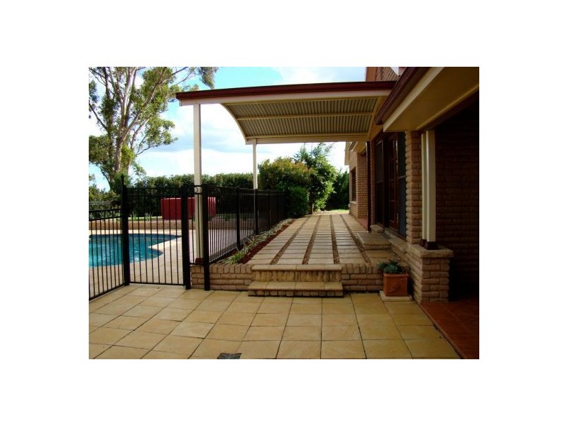 2 William Street, Wallacia NSW 2745