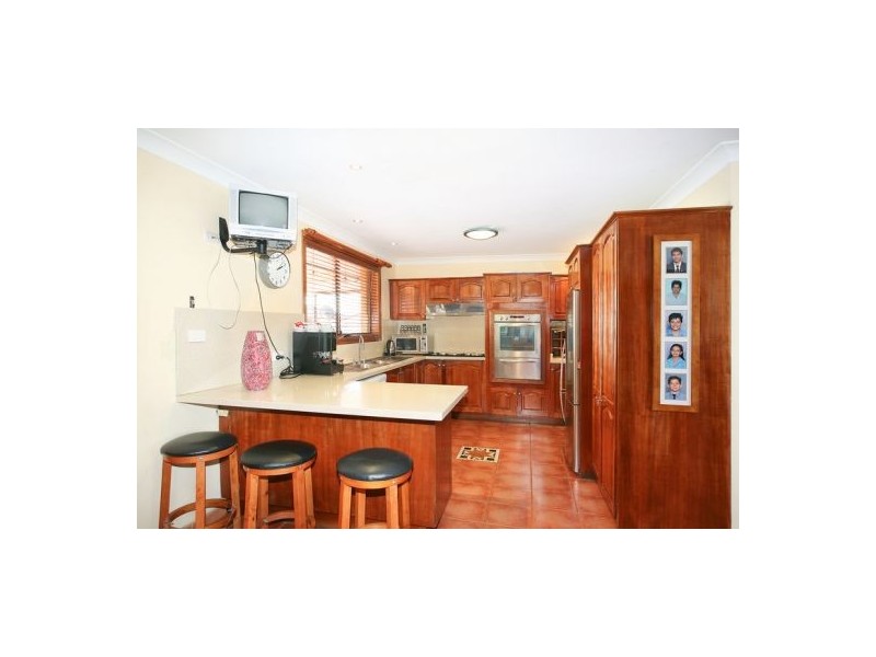 5 Waygara Avenue, Green Valley NSW 2168