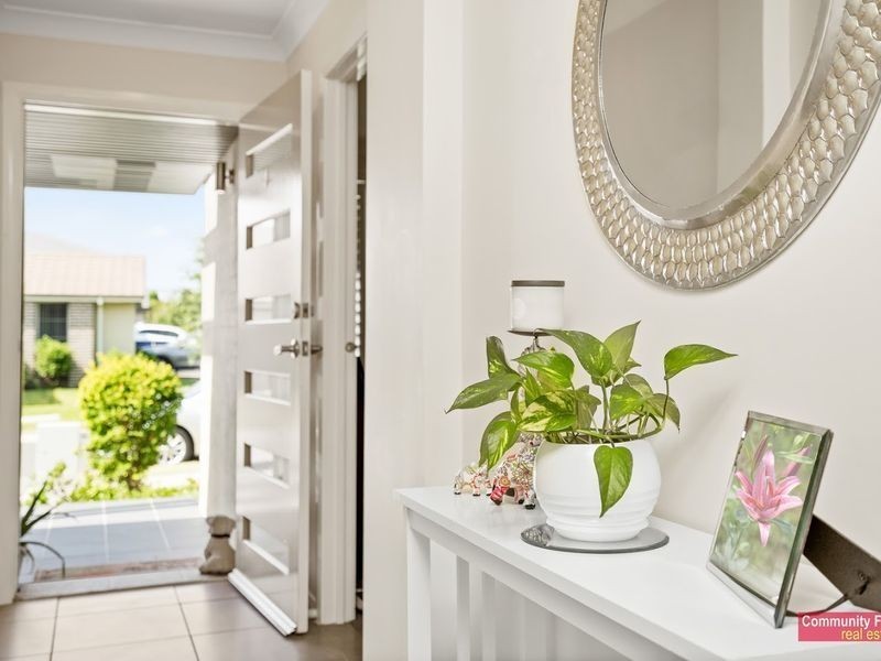 11 Sovereign Circuit, Glenfield NSW 2167