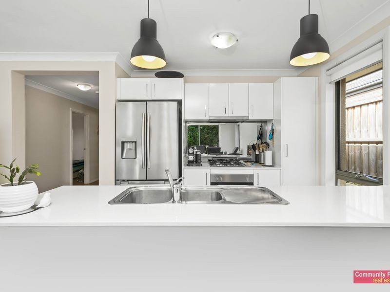 11 Sovereign Circuit, Glenfield NSW 2167