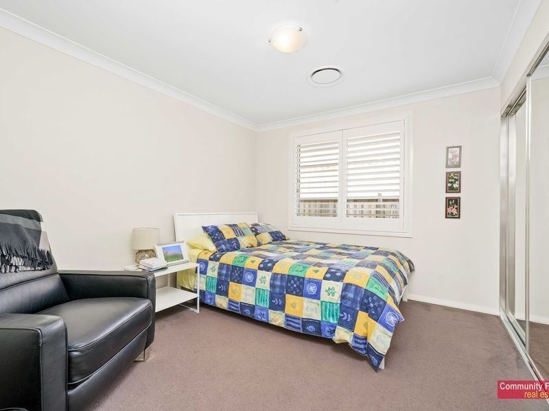 11 Sovereign Circuit, Glenfield NSW 2167