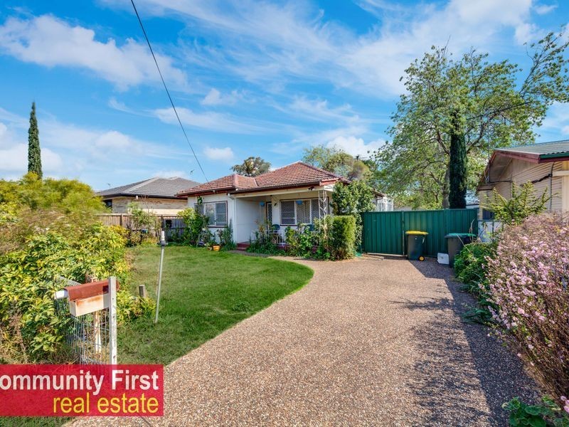 43 Surrey Street, Minto NSW 2566