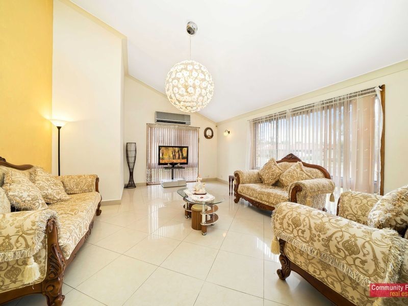 6 Hillview Parade, Lurnea NSW 2170