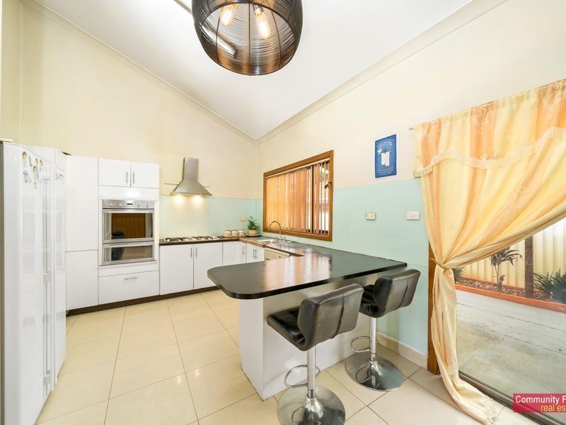 6 Hillview Parade, Lurnea NSW 2170