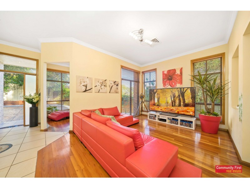 6 Heysen Place, Casula NSW 2170