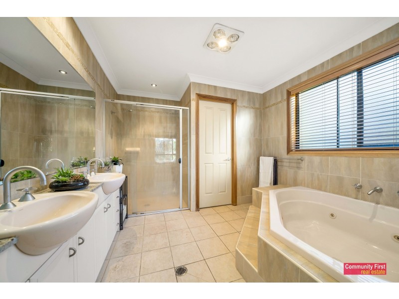 6 Heysen Place, Casula NSW 2170