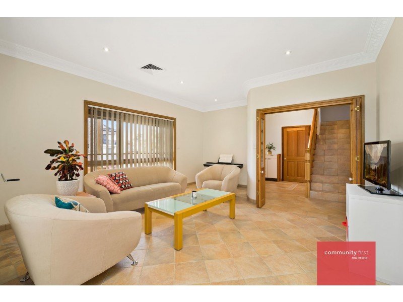 30 Lindeman Crescent, Green Valley NSW 2168