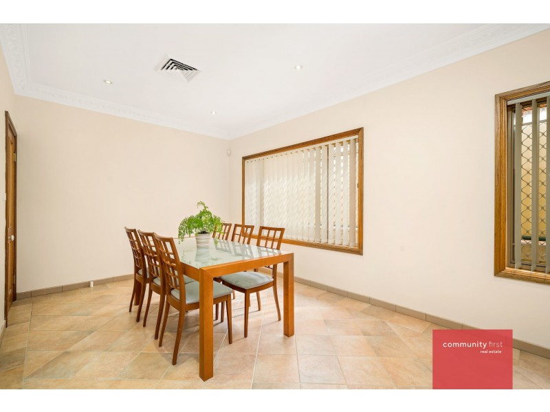 30 Lindeman Crescent, Green Valley NSW 2168